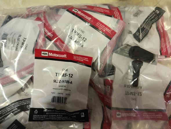 ⭕️ يتوفر حساس تاير فورد لجميع  سيارات الفورد انتاج جديد بسعر 25 الف للحساس الواحد 

(الموديلات من سنة 2010 - 2025)

{نسبة البطارية💯‎%‎ جديد غير مستخدم}

‏1.Ford Edge 🛞

‏2.Ford Focus 🛞

‏3.Ford Fusion 🛞

‏4. Ford EcoSport 🛞

‏5. Ford Maverick 🛞

‏6. Ford Escape 🛞

‏7. Ford Fiesta 🛞

‏8. Ford Bronco Sport 🛞

‏9. Ford Mustang 🛞

‏10. Ford Taurus 🛞

‏11. Ford Bronco 🛞

‏12. Ford Explorer 🛞

‏13. Ford F-150 🛞

‏14. Ford F-150 Lightning 🛞

‏15. Ford Expedition 🛞

‏16. Lincoln Navigator 🛞

‏17.Ford Super Duty (F-250 / F-350)🛞

‏18.Ford Figo 🛞

‏19.Ford Tatori 🛞

 

📍يوجد توصيل الى جميع انحاء العراق بـ 5 الف دينار

***********
