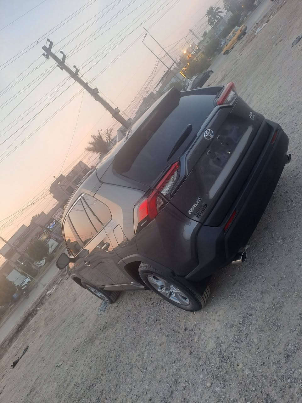 السلام عليكم للبيع فقط راف فور هايبرد وارد امريكي موديل 2025 ماشيه 2000 حقيقي حادثها موضح بالصوره بنيد مبدل نفس اللون يعني السياره بدون صبغ بدون شواصي بدون لغد بدون ايرباك السعر 255 للاستفسار ***********
