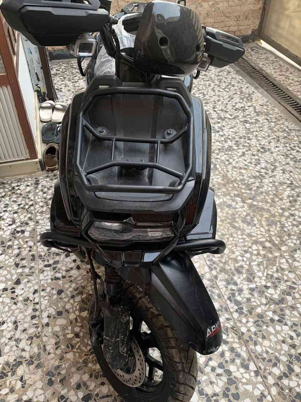 السلام عليكم
دراجة نوع اباتشي من شركةABK
ملف 2000
سرعه85
عدد دورات الشحن14مره فقط
تاير نوع/ تايلندي
نوع بطارية ليثيوم (فوسفات الحديد)30امبير و72v
ماشيه800 كيلو متر
دراجة جديدة صارله4اشهر يمي
ونضيفه فقط غسله يرادلها 
سعرها 1450بيها مجال حك الجية 
مكاني بغداد


**إذا كنت صاحب هذا الإعلان وتريد حذفه لأي سبب، رجاءا أرسل رسالة إلى الدعم الفني**