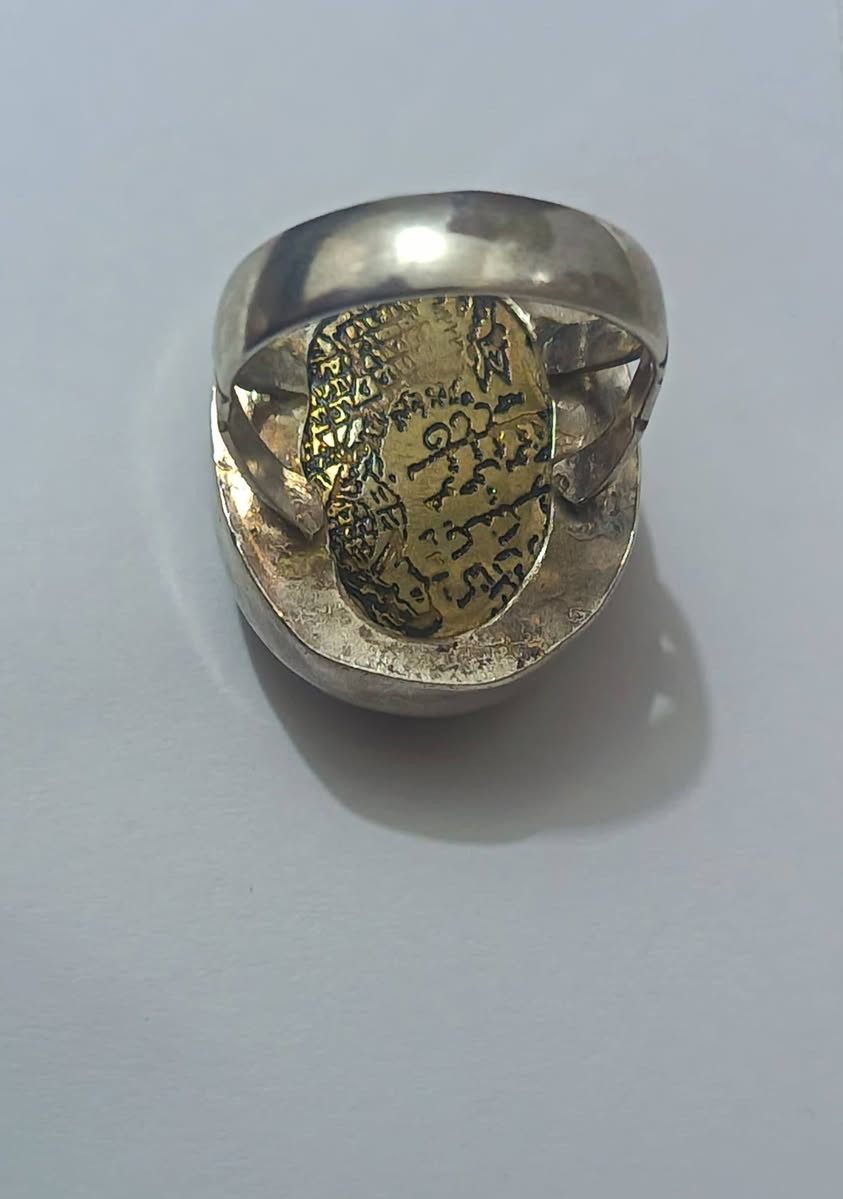 سليماني + داوودي معطف الحجر مطلسم بطلسم المحبة(والله أعلم) خامة نادرة وقديمة صياغة فضة عراقية أصلية عيار ٩٢٥
التفاصيل خااااااص
أو واتساب ***********
