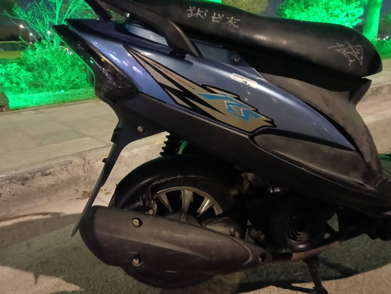 يا الله 
سلام عليكم 
ماكس عدله للبيع
ياباني موديل 2007
مكينه خير من الله
الدراجه بوشه 49
مفتوح بس ولفات وعل فحص الدراجه
الدراجه كفراتها الاصليه موجوده لونهن احمر🍎🍎
الدراجه عله إيدي 
ومدارياها
اروح بيه وارجع
مزود
سبايدر كاربون فايبر 
اوياله رياضي يخبلن
الدراجه مكينه خير من الله شلعه ومعدل فول 
نعومه تخبل 
بل عايفه عل ياخذه ماتعبه
كامله سلف 
باتري جديد
نقصها كهربائيات فقط
🍏🍏بيع أو مراوس بدراجه أو أيفون فقط🍏🍏
 سعرها 450 وبيها مجال
أنطيك ويها هديه إذا اشتريته
***********
