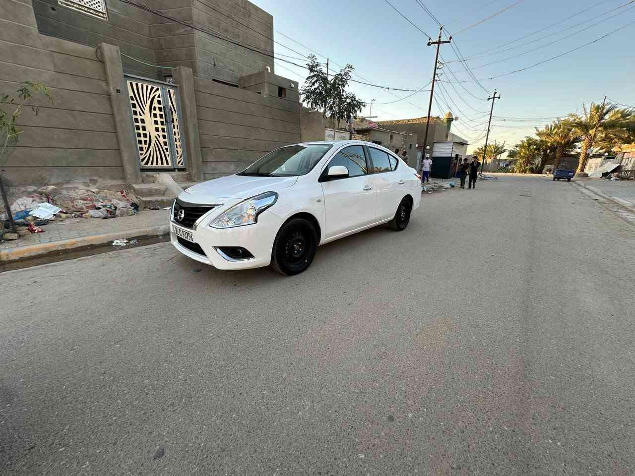 السلام عليكم للبيع نيسان سني هندي بليته زركه 2024 سياره جديده  كفاله عامه ماعده دحجه خفيفه بالباب مال السايق رقم اربيل بسم شركه تريد تحول تريد وكاله حاضر السعر 120 وبيها مجال 
***********

