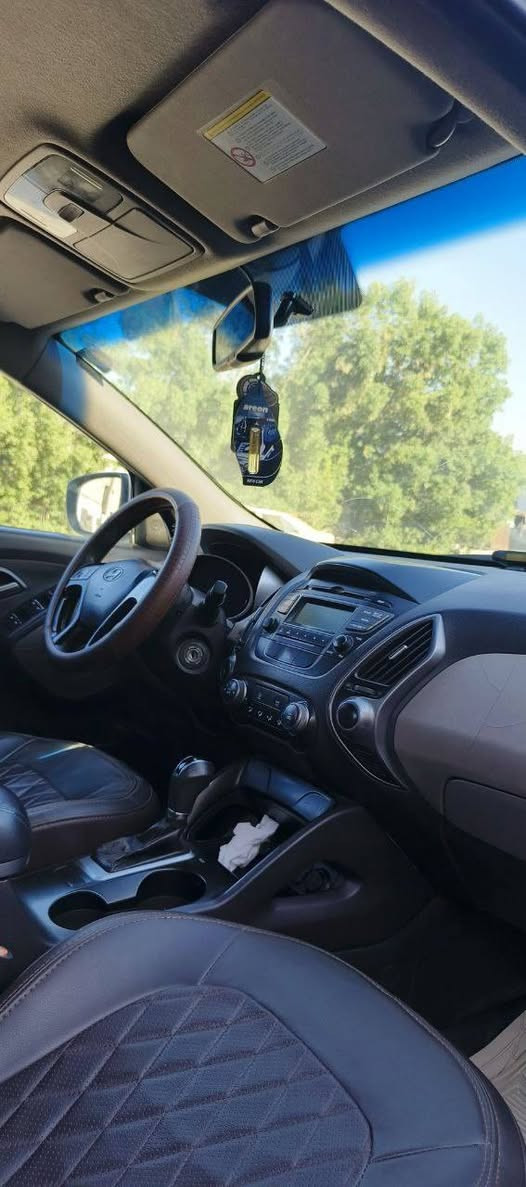 السلام عليكم
للبيع توكسان ٢٠١٤ بابل الرقم الإنكليزي ماشية ١٥٧ كيلومتر
بيها بارد نص جاملغ أيمن أمامي وصبغ تحت بك لايت بسيط .السيارة باسمي تحويل ثاني يوم رايدها  ١٤٢ وبيها مجال حك الجية .مكاني نجف 
للاتصال  ***********
