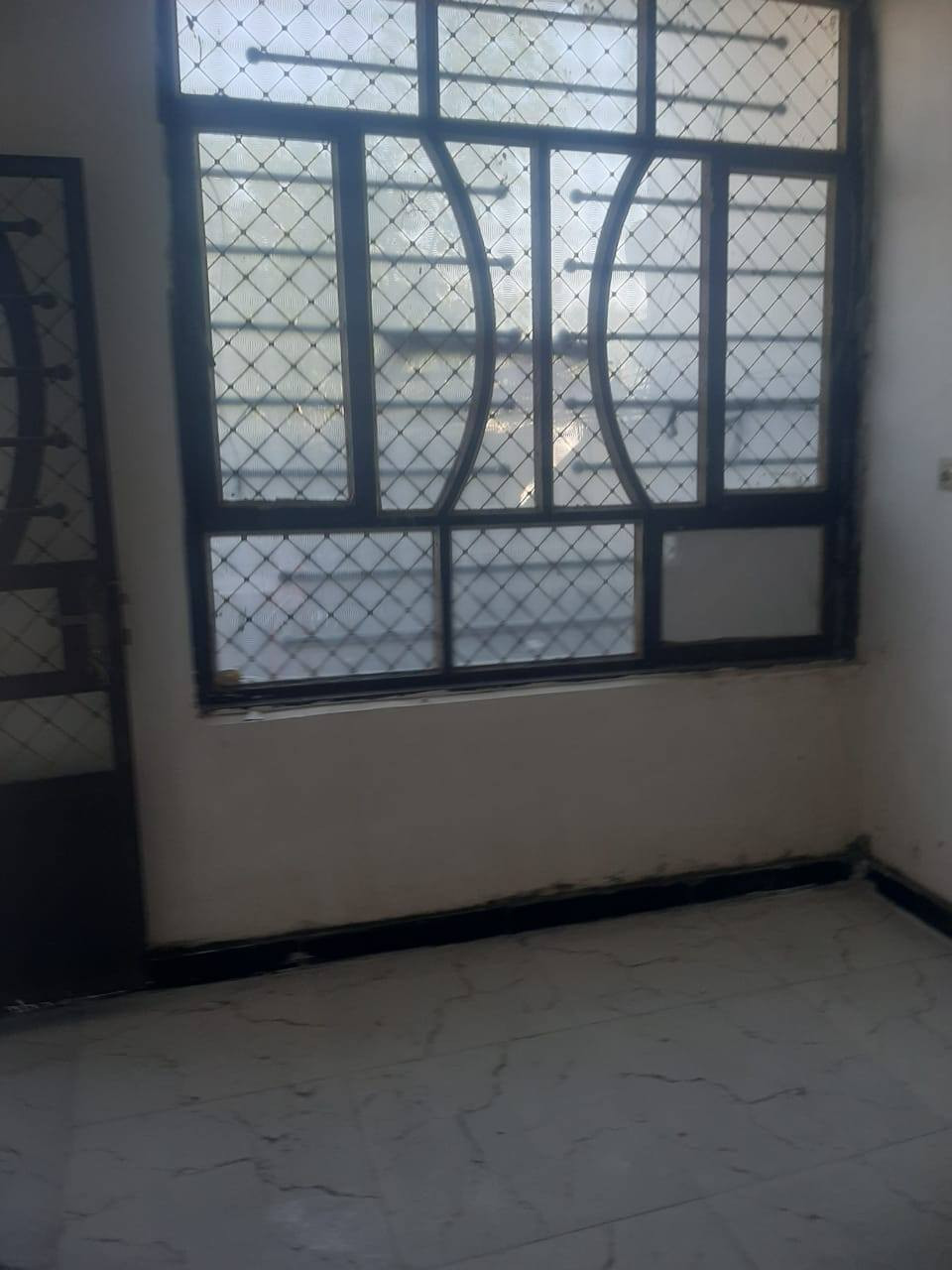 السلام عليكم الدار للبيع في ٧نيسان الزراعي مساحه ١١٥ البيت طابق واحد سعر ٨٥ للاستفسار الاتصال *********** مستعدون بناء تسليم مفتاح مكتب أرض الرافدين
