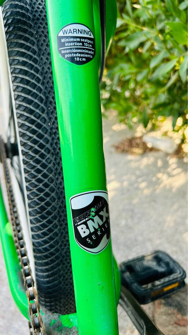 السلام عليكم🤍 
للبيع بايسكل BMX جديد حجم 27.5 
بريك خلفي سدك شيمانو تايرات خط ابيض استعراضي 
فريم بلكامل المنيوم وياله المنيوم سيم حلقه 
مكينه خلفيه زغيره خفيف بلمشي 
السعر 175 الف مكاني بغداد حي الجوادين 
يوجد توصيل جميع المحافظات 10
للاستفسار / *********** بغداد, العراق
