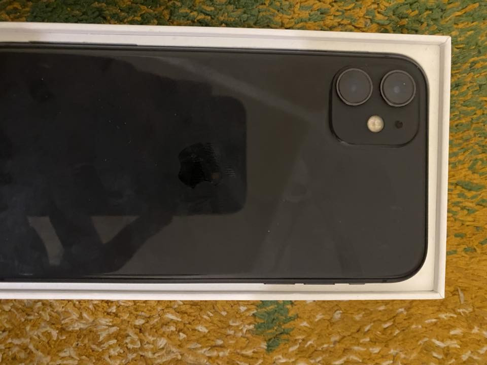 ايفون ١١ للبيع 
موبايل كلشي ما مبدل بي
ذاكرة ١٢٨ بطارية ٧٤
نظيف ولا شخط
للتواصل واتساب 
***********
