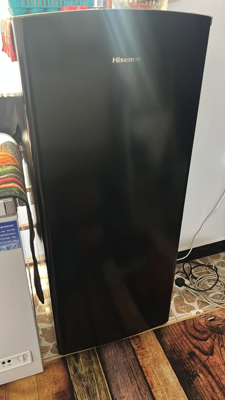 ثلاجه 10قدم للبيع بحاله جيده جدا بلاديه مكاني جكوك ***********
