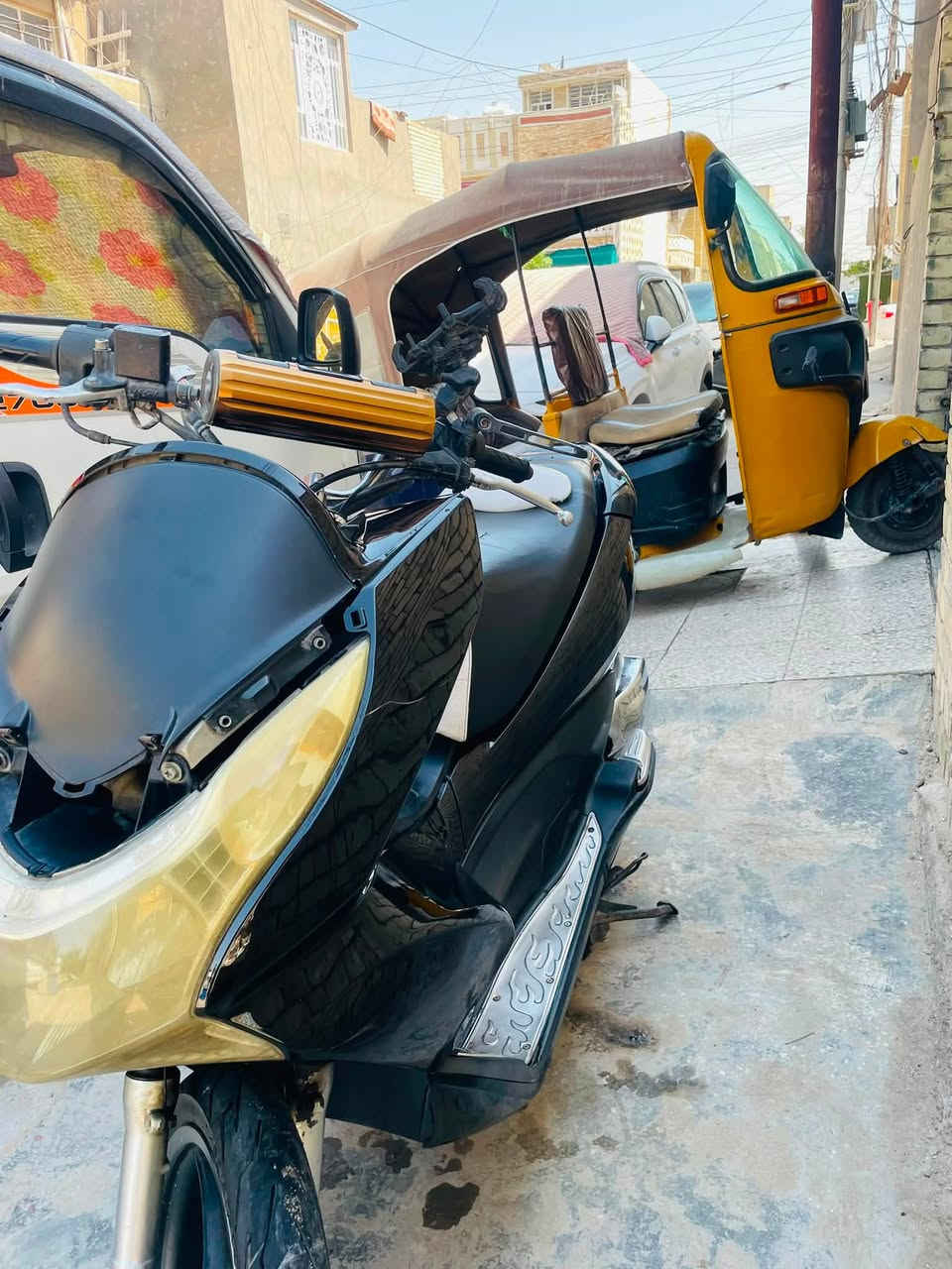 pcx جيل اول كفاله عامه دراجه خير من الله ابد ما موكفتني بشارع  اي شي ما مبدل بيها  نقص بس تلحم راسطات مال جاملغ ونقص السبعه الي جوه الجامه الاماميه  دراجه تأخذها ترتاح تنسى شي اسمه عطل بانزين كله محسن دهن كله موتل  
السعر 9 أوراق وبيها مجال   مكاني بغداد الشعب الرقم ***********
