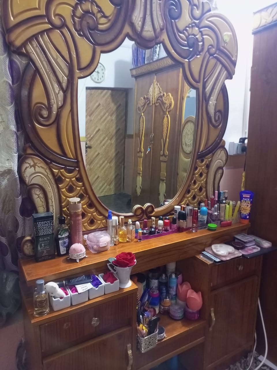 سلام عليكم ورحمة الله وبركاته
غرفه للبيع عنوان حديثه بروانه حي الشرطه 
لليشتري السعر خاص ***********
