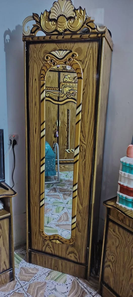 السلام عليكم غرفه مستخدمه للبيع لسعر 300 لشراي يتصل ***********
