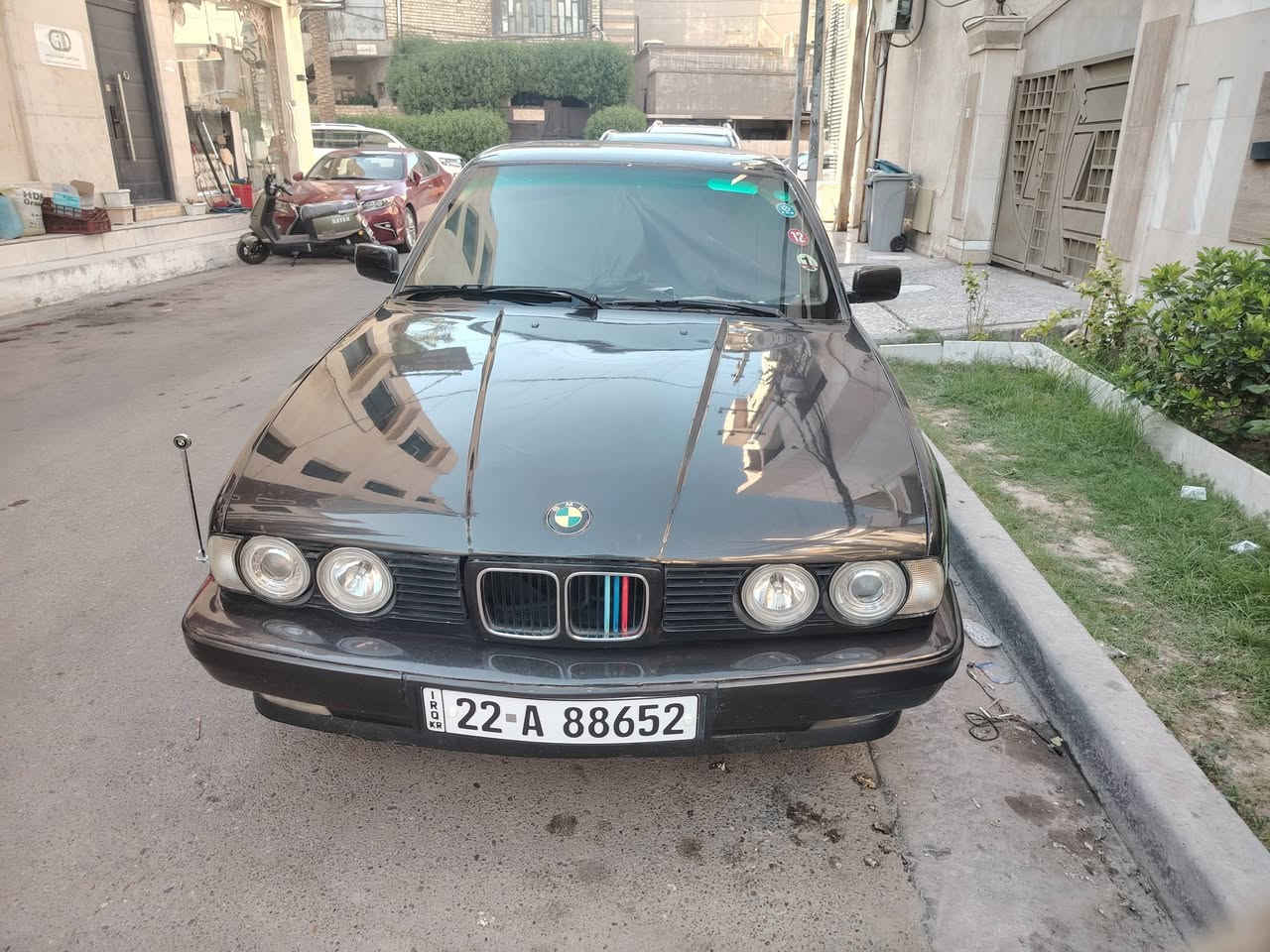 السلام عليكم شباب من رخصت صاحب الكروب 
بي ام مديل 91 حجي 525سياره جاهز من كلشي نقص تبريد فقط كمريسر تخم تاير جدد باتري جديد حداديه صدر كله جديد هزه جديده سنوبه لغايه 31 بيع او مراوس شعندك تفضل خاص 
سعر 95وبيه مجال ***********
