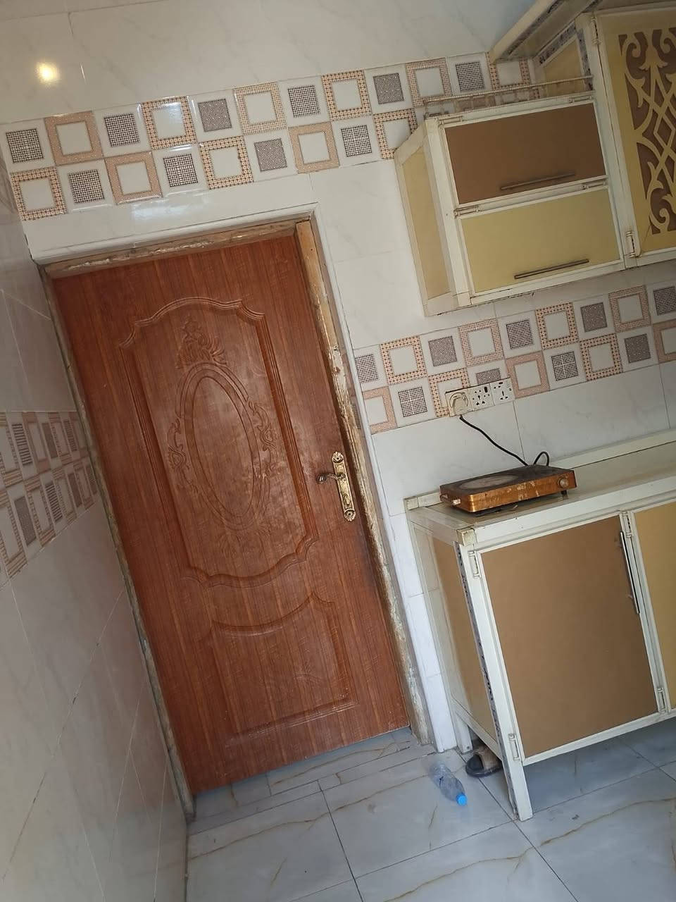 بيت للبيع. مساحه 100م
البيت جاهز  بيه نواقص بصيطه جدا 
المكان الحولي  في منتصف حي راجي 
للاستفسار.… ***********
