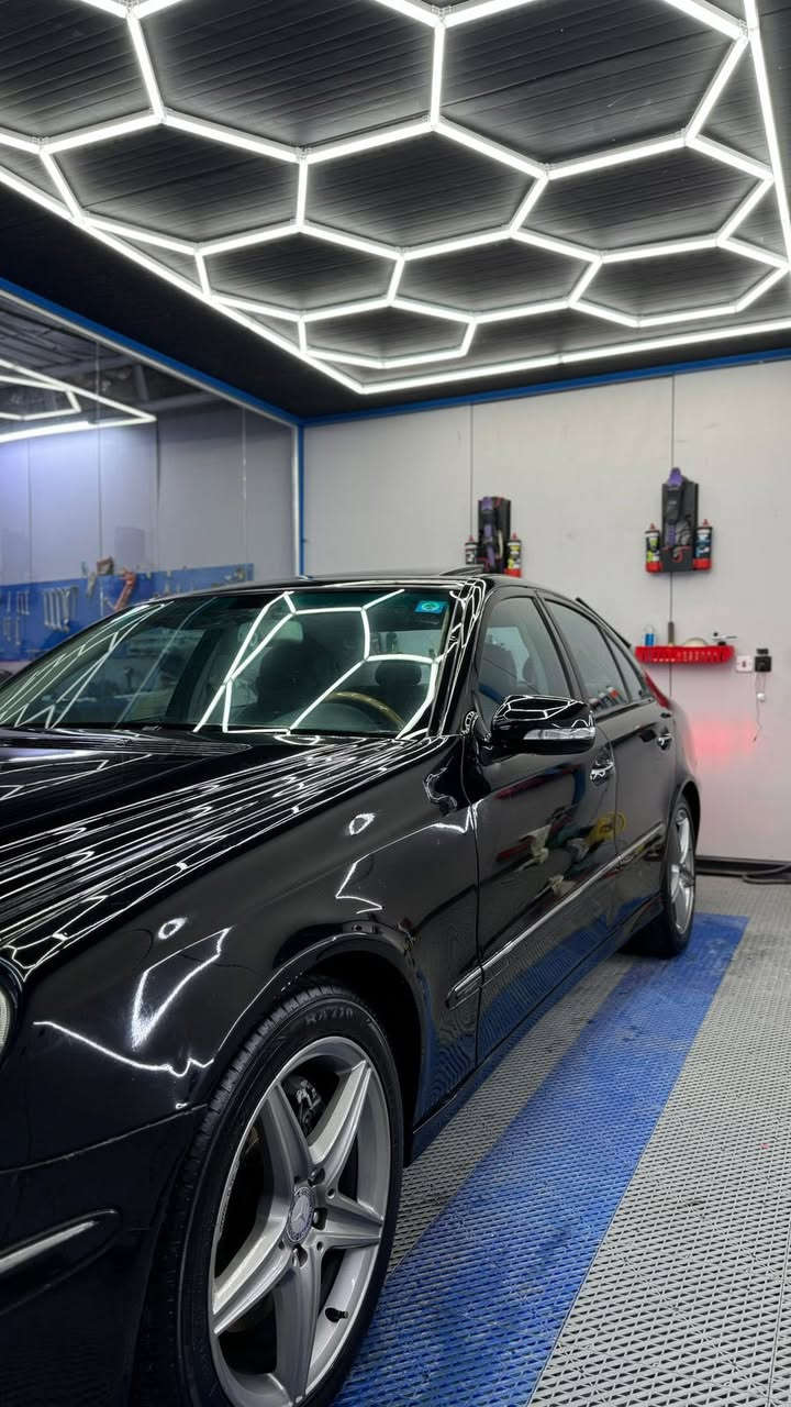 السلام عليكم
للبيع او مراوس حسب القناعه
مارسدس W211 E350 موديل 2007
افنكارد فول للاخير موضح تفاصيل بلصور
مصبوغه عام من بره بيهه صبغ اللغد الامامي بس صبغ بدون قطره معجون القديم واكع وصابغين بس 
كير مكينه صدر تبريد كهربائيات جاهزه
نقص حاليا بيهه تسريب زيت بسيط من قاعده فلتر الدهن بس ينفتح يترتب وينشد تنتهي المشكله
رقم بغداد بسمي تحويل مباشر سنويه وهزه جديده
السعر 118وبيهه مجال بسيط بعد المعاينه والفحص
مكاني بغداد الحرية
***********
