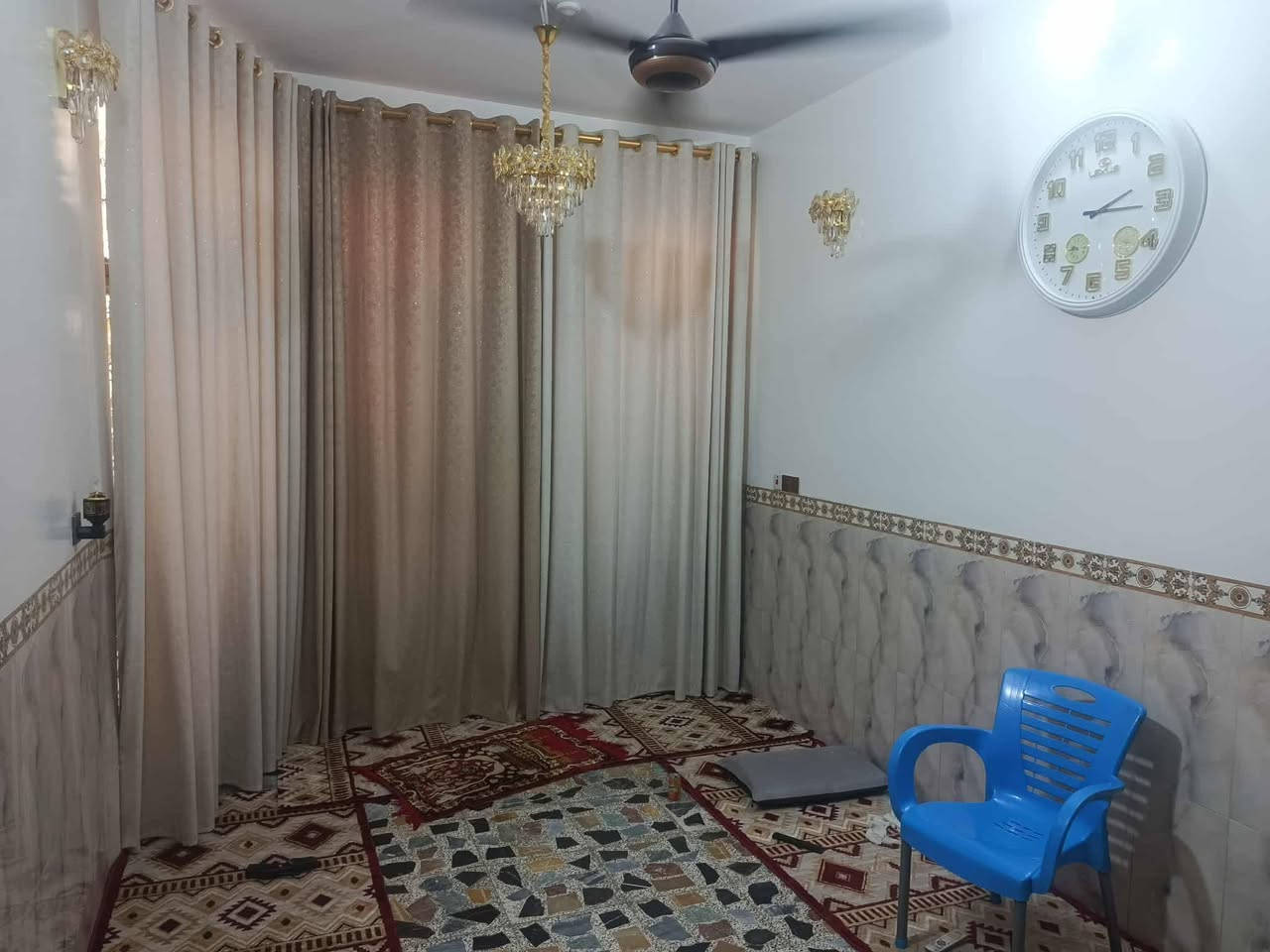 السلام عليكم دار للبيع 100 متر طابقين زراعي سند 25 كافت خدمات بغداد الكمالية بستان علي كمال مجاور اسواق ساعدي ***********
