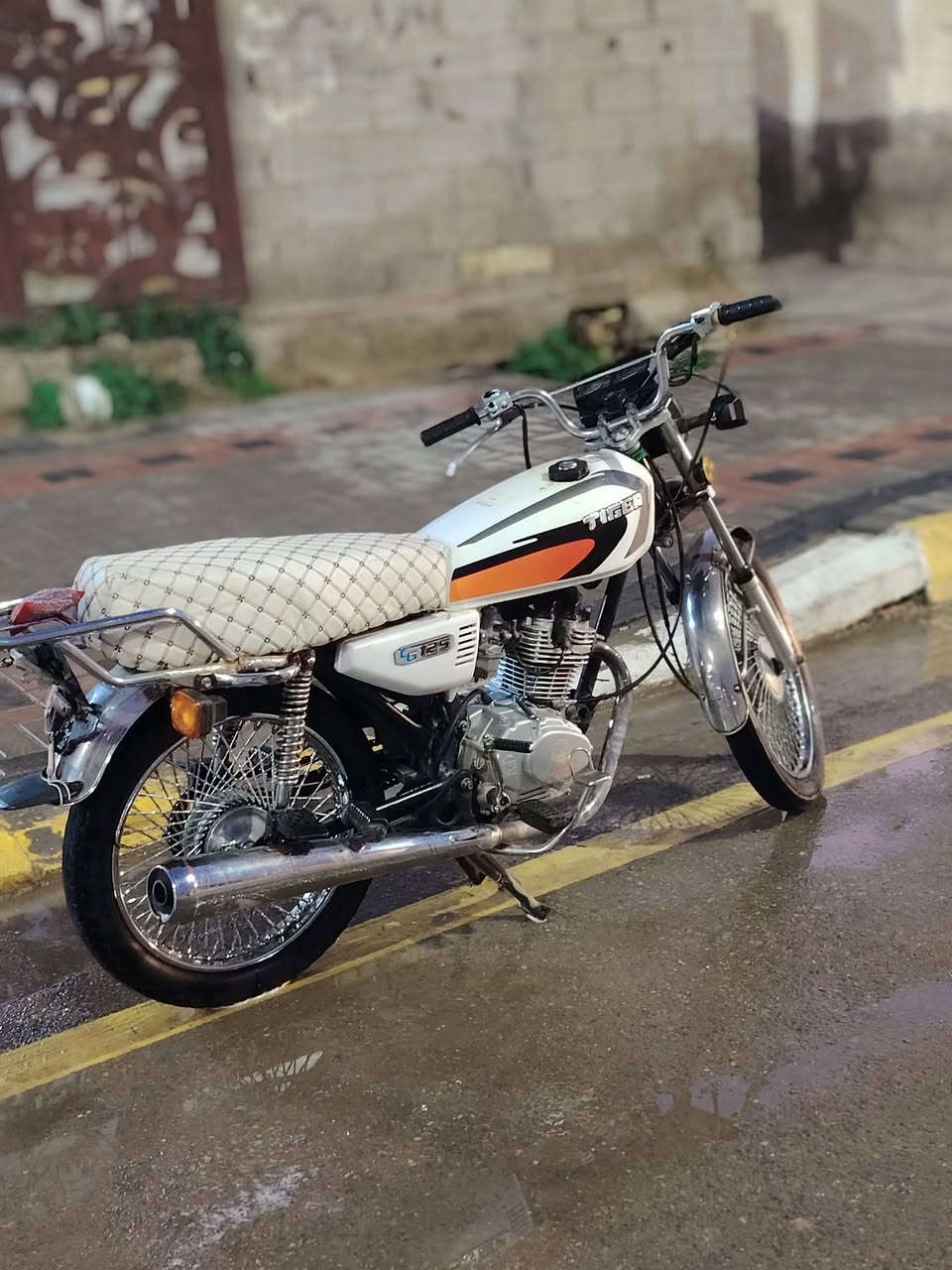 سلام عليكم شباب دراجة للبيع نوع تايكر مكاني واسط نعمانيه السعر خاص +الدراجة سكنر


**إذا كنت صاحب هذا الإعلان وتريد حذفه لأي سبب، رجاءا أرسل رسالة إلى الدعم الفني**