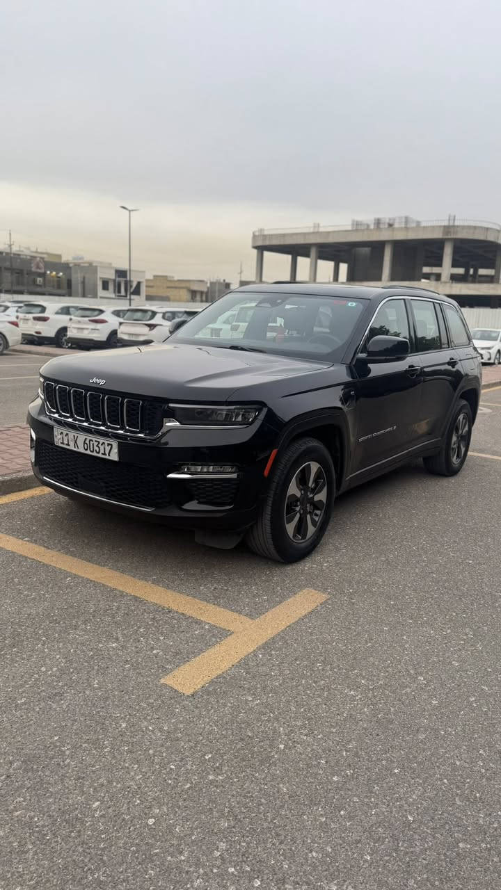 ‎جيب كراند شيروكي
4XE 2024 وارد امريكي
‏2.0L Turbo

‏‎حجم المكينه : 2000  تيربو + هايبرد + بلك ان 
‎المسافة المقطوعة : 22ميل
🔴كير و محرك كفالة 
🔴 حادثها موضح بالصوره وجه القماره مصبوغ شي بسيط ارباك برده فقط طاك لغد شاصي مكفول تصليح درجه اولى المحرك وضع شركة ماء الراديتر وغاز التبريد بوضع الشركه 

1. رقم بغداد تحويل مباشر 
2. بصمة تشغيل  
3. بانوراما طكتين 
4. شاشة كبيرة 
5. تشغيل عن بعد و نظام ترحيب عند الاقتراب 
6. كشنات جلد 
7. كشنات كهرباء و تدفئة بالكشنات و الستيرن
8. كرسي السايق وضعيات و ميموري 
9. الصندوق كهرباء 
10. رادار 
11. خمس وضعيات قيادة 
12. كير ماوس 
13. لايتات لد و بك لايد لد 
14. و بعد مواصفات الجيب

السعر : 238 $وبيه مجال بسيط ***********
