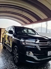 للبيع  لاندكروز لون اسود موديل 2019 بريم فوول مواصفات   رقم بغداد انكل...