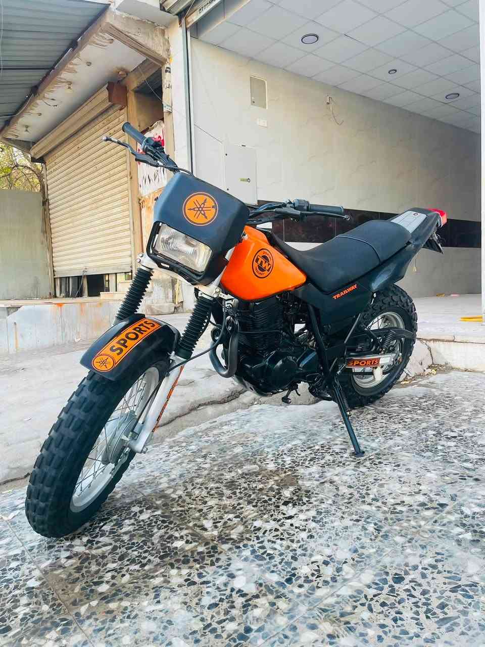 سعرها 850 وبيها مجال ياماها  محرك 125  Yamaha TW قفاز جبلي حديث اوراق كاملة  دراجة جديده وما مفتوحة وكهربائيات كلها شغالة سلف هندر كلها منطول الطول ما بيها اي نقص مكاني ميسان الماجدية شراي اتصل وتدلل ***********
