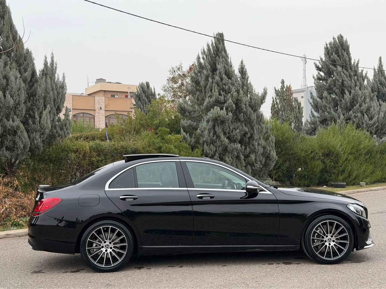 مارسدس C300 فول مواصفات AMG دوو ماوس موديل 2015  فول ماصفات كوشن جلد پانوراما كوشن خزن كوشن هيتر شاشة گه وره زور مواصفاتي تر تنها يه ك پارجه ي سبوغ بي داخلي بي ارباگ بي شوخت بي تعديل سياره كه هه تا بلئي جوانه سه نه وي هه زه هه موي تازه يه سعري 188$ كه ميك معامله ژ.م *********** أربيل, العراق
