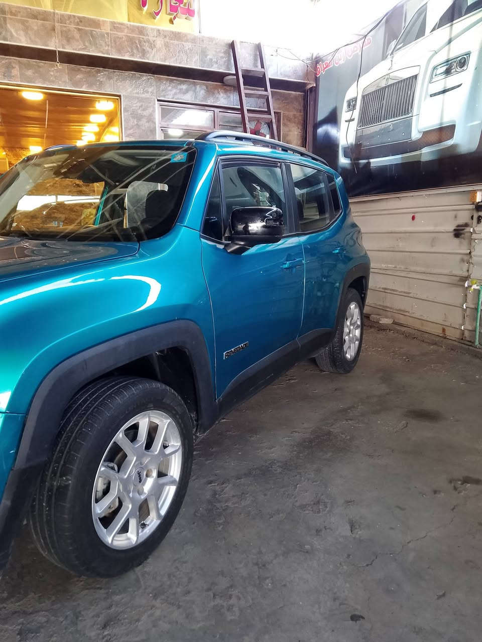 السلام عليكم 
Jeep Renegade
موديل 18 بيها بنيد وباب
السعر 125$ 
العنوان بغداد البنوك 
للأتصال ***********
