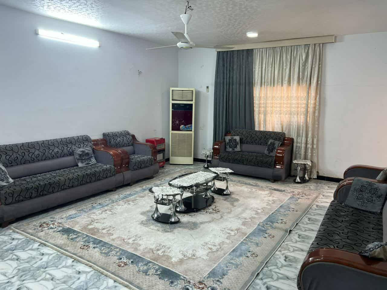 🏠 بيت للبيع – مساحة 200م
📍 ضهر / القرية مول
مقابل مستشفى التركي

🔹 تفاصيل البيت:
• طابقين
• الطابق الأرضي: استقبال – مطبخ كلدور – غرفة نوم – صحيات
• الطابق الثاني: 4 غرف نوم
• البيت نظيف جداً ومرتب
• منطقة مخدومة بالكامل (أسواق، مستشفى، خدمات)

📞 للاستفسار:
***********
