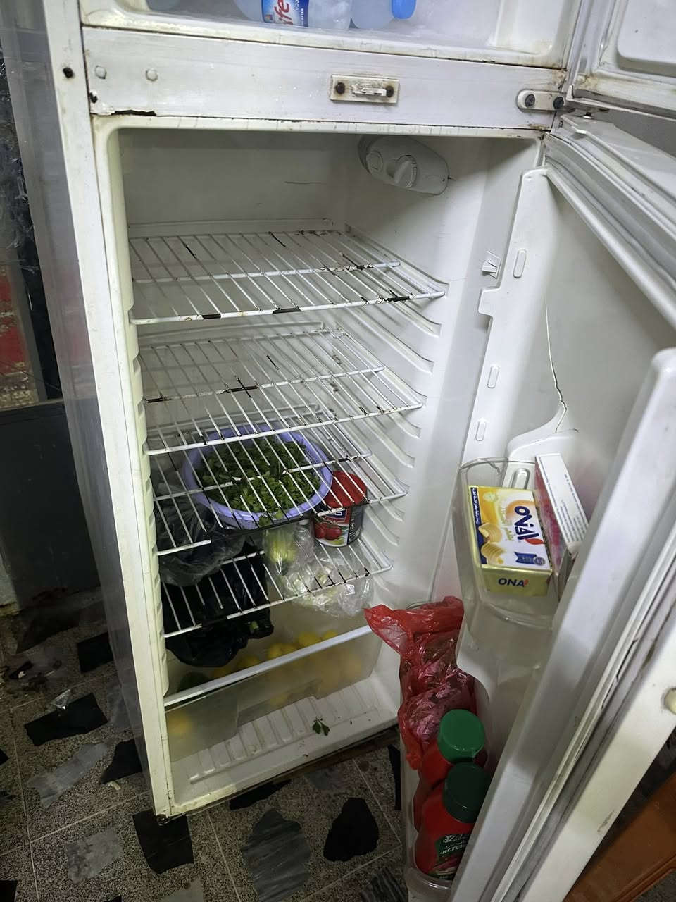 ثلاجه للبيع تجميد فول  ب 50 الف بس الكشر تعبان ***********عنوان حي البكر
