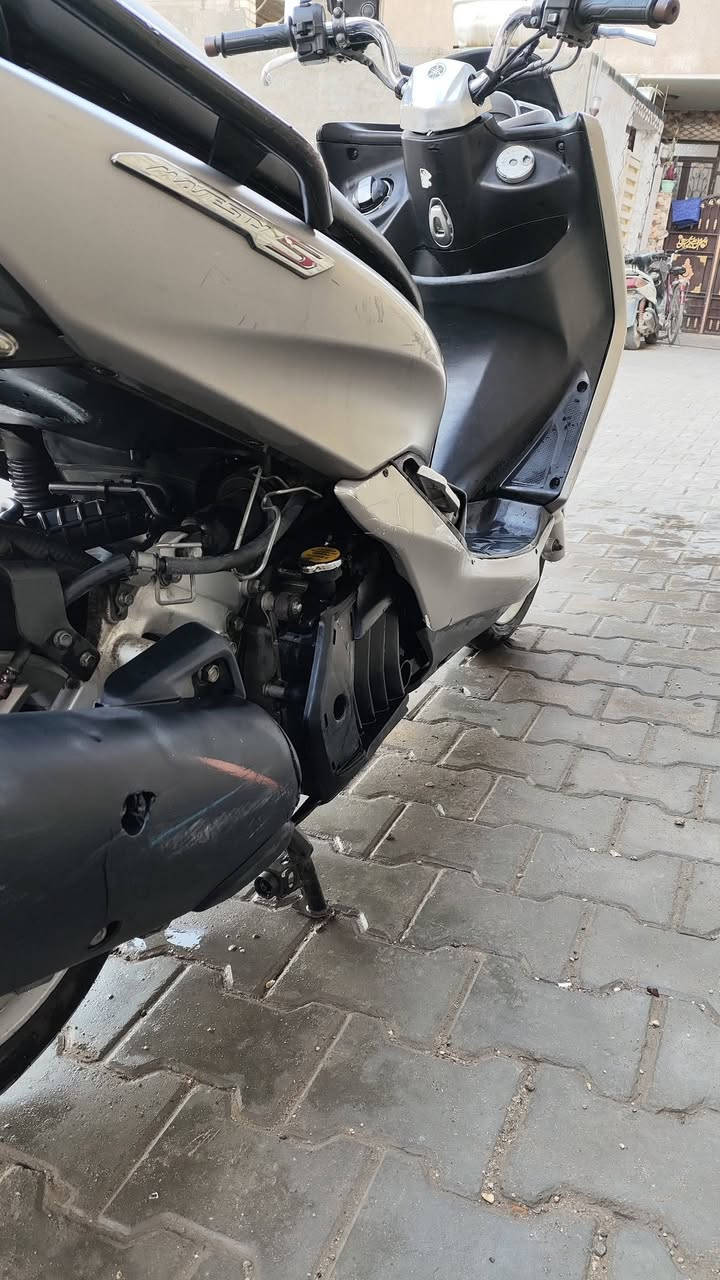 ماجستة اس ياباني
السعر: مليون دينار
بيها مجال بسيط
محرك155cc
طلاعات
قبغ نفخ
استان حساس
اضافاتهة:سيباية اصلية + حاضنة اصلية 
تاير خلفي اصلي جديد+باتري جديد + دسكات +قايش اصلي جديد
+فيت بم اصلي_ الدراجة بلادية مابيهة شي تجاري 
دراجة محركهة نشط لا تبخير او لا تنقيص نضيف المحرك
امداري بانزين محسن دهن موتل مي راديتر يورول شوفت عينك المحرك كامل امكمل بيهة بس هاي الضربات الموضحة والبك لايت طافي فقط
مكاني-بغداد-الكاظمية 
للتواصل:***********
