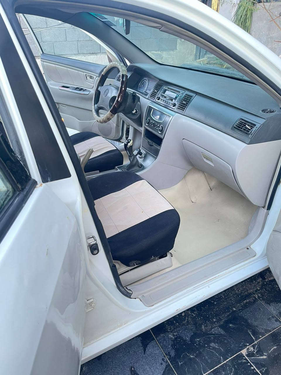 ***********
السلام عليكم 
سياره جيلي موبل 
موديل 13 
سنويه تنتهي 2029
مشروع وطني هنا بل بصره تحويل ثاني يوم 
رقم نكليزي جديد دولي 
تبريد شغل 
بكينه 
كير 
حداديه 
تبريد 
كلشي شغال 
مجرد جمالغ امام مصلح 
وخياسات قليل موضوح بل صور 
والله الولد معلم طلع تقاعد ويريد ياخذ اوتماتيك 
ترايك البغداد سياره جاهزه 
سعر 45$
