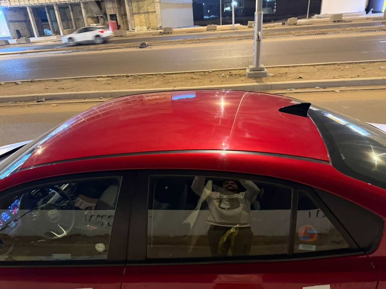 سلام عليكم كيه ريو مديل ٢٠١٩بصره حره سياره فول sكير مرغوب مو كهربائي وارد امركي ضربتها بنيد جاملق صفحت السايق ضار بيها ارباك البرده ودركه وبيها جزء من تكمه صفتح الصدر معجون وصبغ بيها ساره ماشي ٧٢ ميل كير مكينه حداديه جديده سياره شوفتها كلش حلوه سرعها ١٠٧ وبيها مجال جداً قليل رقم ***********
