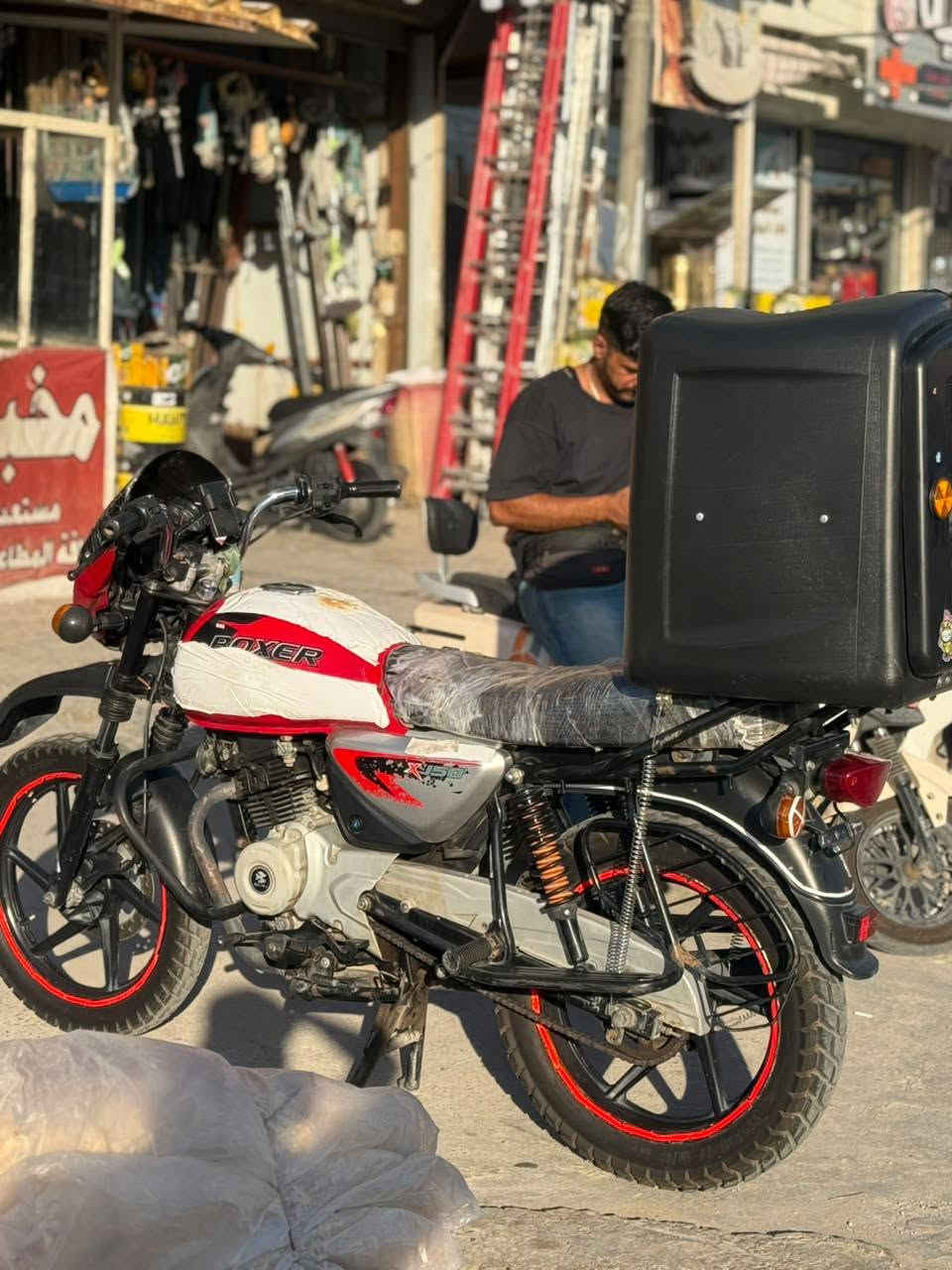 بوكسر 22مكاتبه ومنفيس وتكفل بكلشي مكينه خرسه شغل وطلع لشغل بغداد البياع850وبيهه 
‏‪***********‬‏
