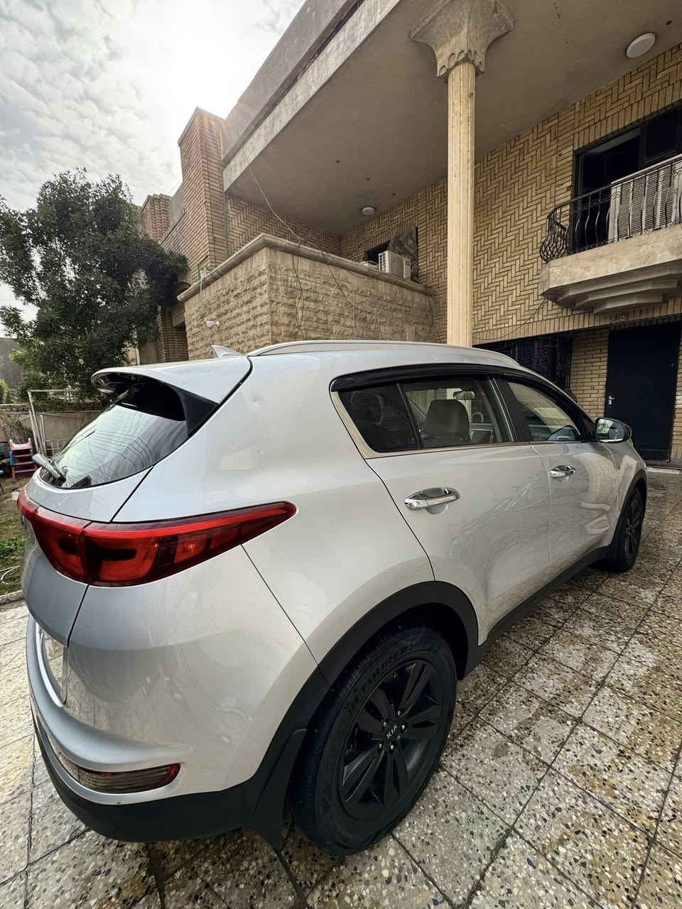 كيا سبورنج وارد امريكي 
موديل ٢٠١٩  باسمي 
محرك ٤ سلندر GDI شركة جديد 
كير كفالة..
كفالة عامة من صبغ أو تبديل 
المواصفات …
.شاشة 
تحكم ستيرن
تبريد قطعتين 

‼️‼️ملاحظة السيارة دخلت كلين 
رقم الشاصي 
(kNDPM3AC8K7593484)

المسافة المقطوعة 64ميل فقط 
فيها تكحيل بمكانات  كما موضح في السونار 
السيارة أجمل من الصور 
استعمال شخصي 
صدر تخم تاير جديد شركة 
داخل جلد . لونين 
السعر / 166 ورقة مجالها قليل 
بغداد/ الغزالية

هاتف 📞 
***********
***********
