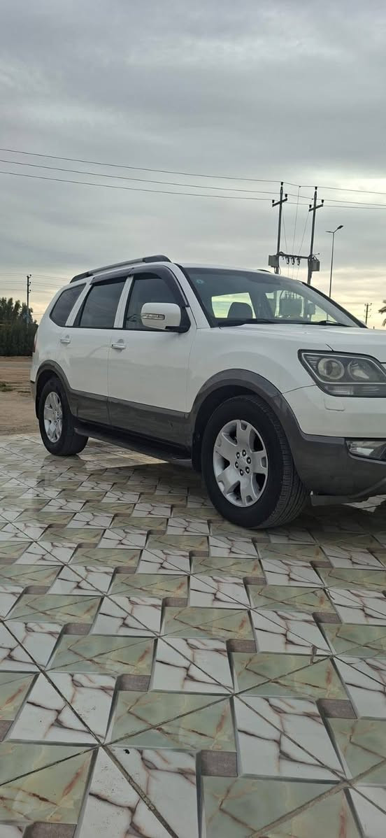 السلام عليكم كيا موهافي موديل 2014 خليجي سياره جديده رقم  انكليزي بسمي تحويل مباشر
ماشيه 130 حقيقي
المواصفات فول 1/1  
حساسات 
خزن ميموري
زراك لايت
بصمه تشغيل وبصمه ابواب 
مري شفط 
كشنات جلد و كهرباء  
3قطع تبريد مركزي 
فتحه سقف 
نظام نزول منحدرات 
جنطه شفط كهرباء 
محرك 6 سلندر مكفول من الفتح على وضع الشركه
كير مكفول حداديه جديده 
تخم تاير جديد
 
مكاني  بابل 
السعر 155 
  ***********
***********
