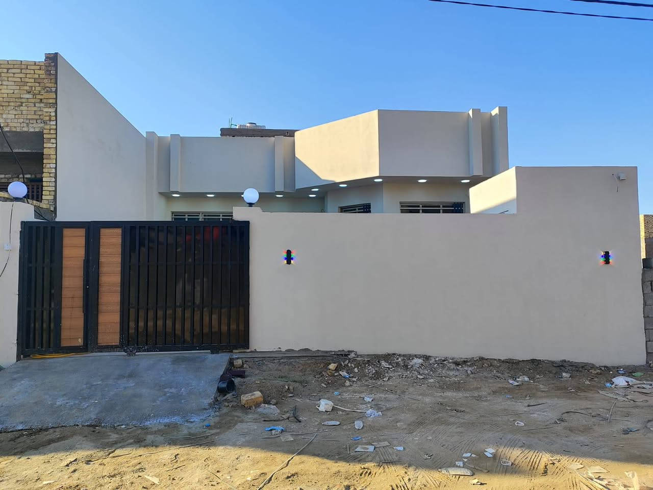 السلام عليكم ورحمه الله وبركاته
دار  زراعي سند 25 قابل للتطويب في عرصات حيدر بن حجي هندي حولي الخصيمه كونكريت مسلح درجه اولي مساحه 240 متر واجهه 10 متر  شارع ابو لمى الفرع المقابيل الجامع  يتكون من غرف نوم 2 وصاله واستقبال ومطبخ وصحيات داخلي وخارجية وكراج وحديقة وبيه رقم تطويب مقدم معامله للبلدية

لاستفسار الاتصال على 

***********

‏‪***********‬‏
