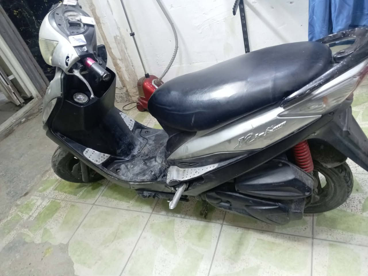 سلام عليكم دراجة ماكس 140 للبيع دراجة جاهزة وكلة بلاد نص نكرة سلف كفرات بلادية ختم مكينة بلادية شلعتها خير من الله تخبل السعر 450 وبيها مجال
***********
مكاني بغداد مدينة الصدر
