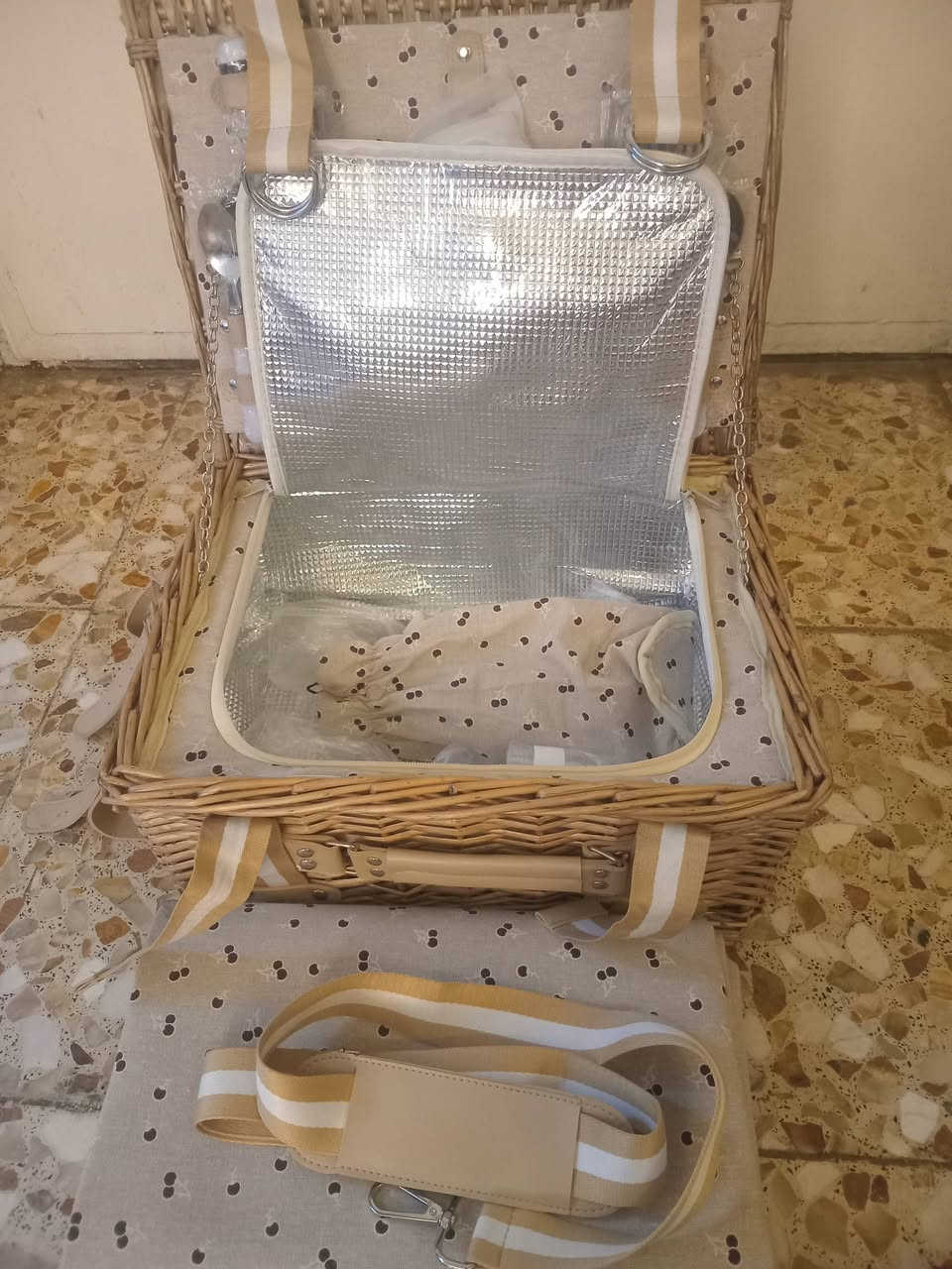للبيع
حقيبة سفاري منتزه خوص جديدة ممستخدمه السعر 40 الف 
مكاني بغداد


**إذا كنت صاحب هذا الإعلان وتريد حذفه لأي سبب، رجاءا أرسل رسالة إلى الدعم الفني**