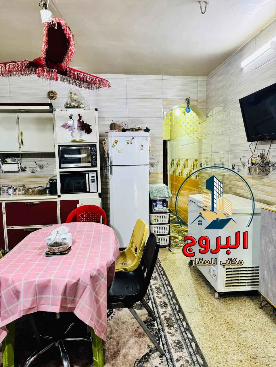 🏠 للبيع في الدورة منطقة  ابودشير قرب مستوصف التحدي 

• يعلن مكتب البروج للعقار  عن عرض عقار سكني
(بحالة جيدة نضيف جداً) بموقع ممتاز وكافة الخدمات متوفرة

🛑 تفاصيل : العقار
• المساحة الكلية : 100م  
• الابعاد: الواجهة  5م  |   النزال  20م
• طابقين
• نوع الملكية : #طـــــــــــابو  ملك  صـــــــــــرف

🔹 الطابق الأول
• مدخلين (خصوصية تامة)
• صالة ضيوف
• مطبخ 
• حولي
• مناور  
• مجموعة الصحيات عدد  (3)
• غرف النوم عدد (1)

🔹 الطابق الثاني
• غرف النوم عدد (2)
• حولي
• بيتونة
• سطح

📢 إذا لم يكن هذا العقار هو ما تبحث عنه، فلدينا تشكيلة واسعة من المنازل والأراضي التي تلبي كافة الأذواق .

👨‍💻 للحصول على السعر والتفاصيل الإضافية:
يرجى كتابة الرقم ( 1 ) في التعليقات، 
وسيتم تزويدكم بكافة التفاصيل عبر رسالة خاصة 📩.

(ملاحظة: التعامل والتفاوض يتم مع صاحب العقار حصراً).

          📞 للاستفسار والمزيد من المعلومات
يرجى التواصل معنا: رقم الهاتف: ***********

✨ مكتبنا العقاري الموثوق في خدمتكم دائماً لمساعدتكم في العثور على منزل الأحلام.

#دمتم_في_رعاية_اللة
