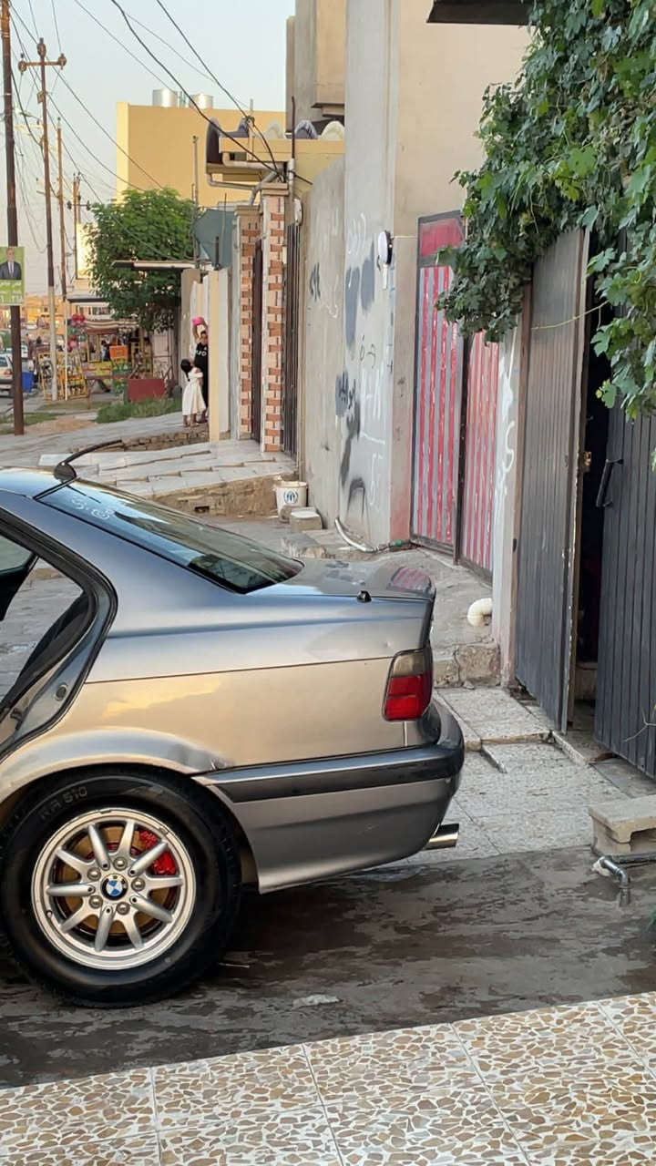 سلام عليكم  مكلف بل نشر اتصل
اعادت النشر بسبب الوعود الكاذبه سياره 318 Bmw e36 موديل 1991  رقمها نينوى انكليزي كابون بانزين تحويل ثاني يوم السياره بسمي كير و مكينه شرط داخل m السياره مصروف عليها طخم كدام وره شرط تايات جدد السياره 4سلندر السعر 40و بيها مجال  ‭0771 959 8154‬بي واتساب
