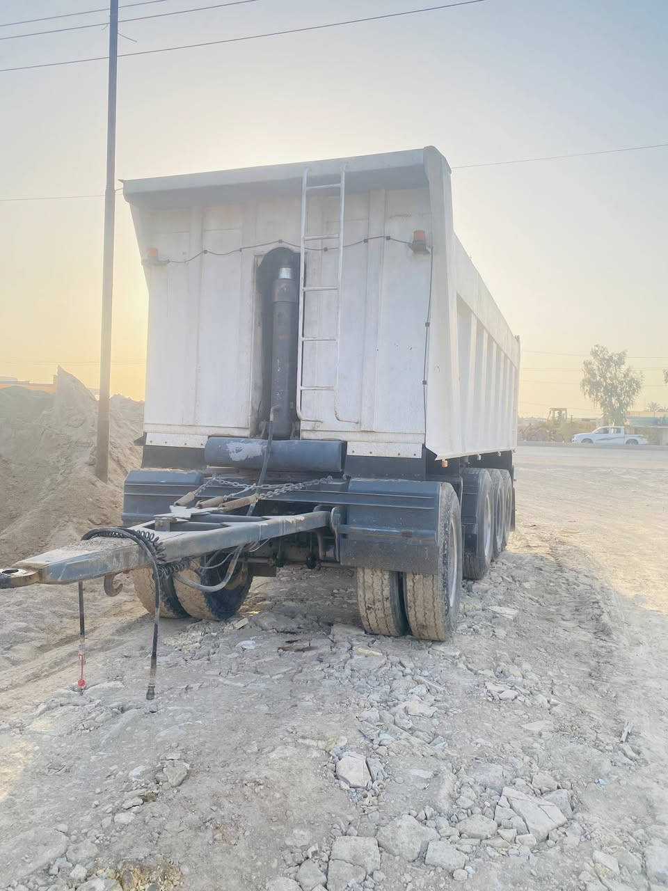 سلام عليكم مقطوره للبيع بل شكل انضف من الصوره سعر 150 وبيها مجال اتصل ***********
