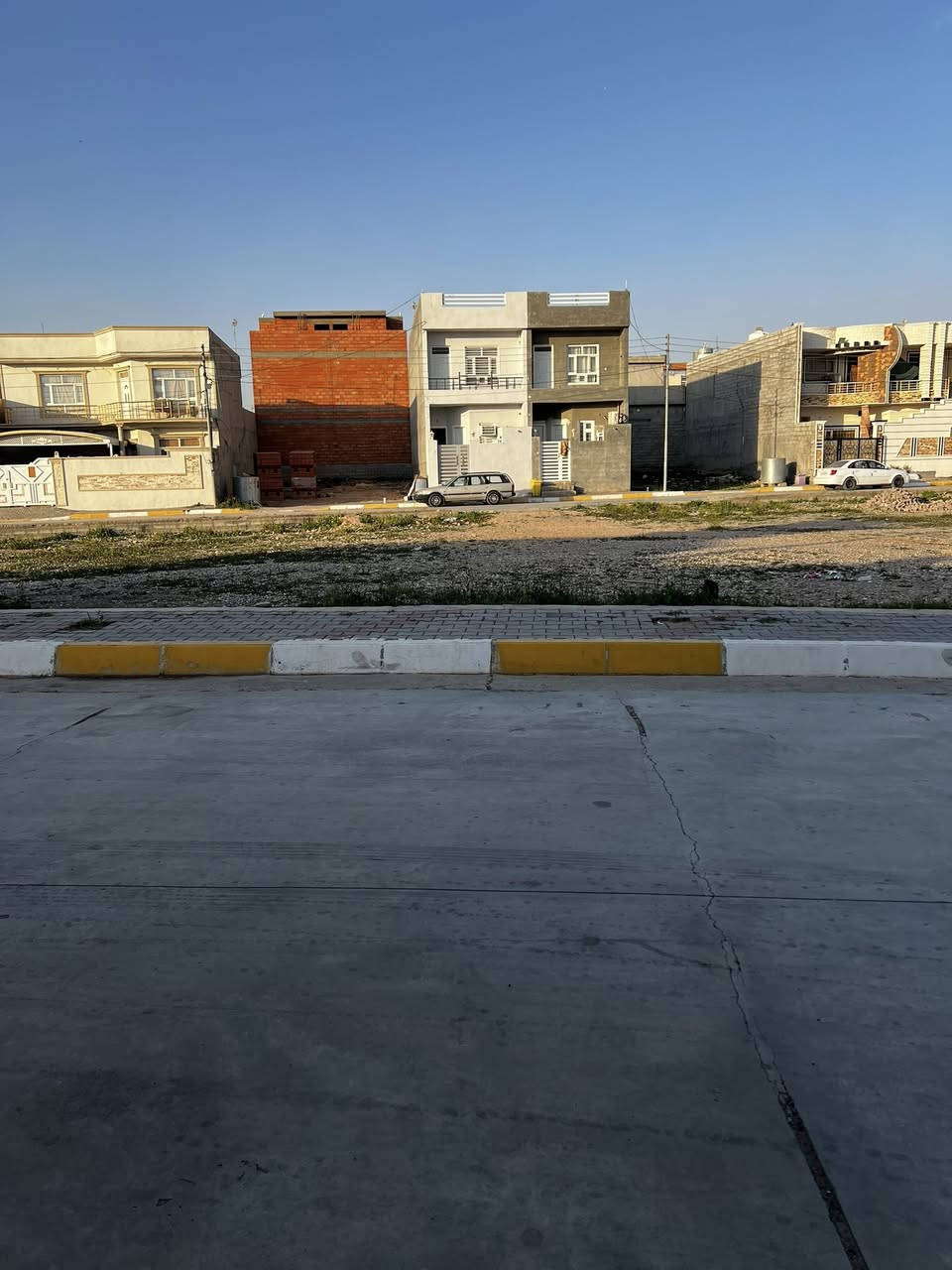 🏘🏘مشتملات عدد 2  للبيع ديالى خانقين / خلف الملعب حي اليكيتي طابو صرف مساحة كل مشتمل 100 متر واجهة 5 والنزال 20 
موقع حلو كدامة حديقة طابقين اثنينهم نفس التصميم 
طابق الاول 
1 غرفة نوم وصالة ومطبخ ومجمع درج مع مجمع صحيات 
طابق الثاني 
3 غرف نوم 

السعر مشتمل الواحد 75 مليون بي مجال 
سعر اثنينهم 145 مليون بي مجال 

للأستفسار اكثر اتصال بالارقام فقط 
***********
***********
مكتب فريا موفق للعقار
