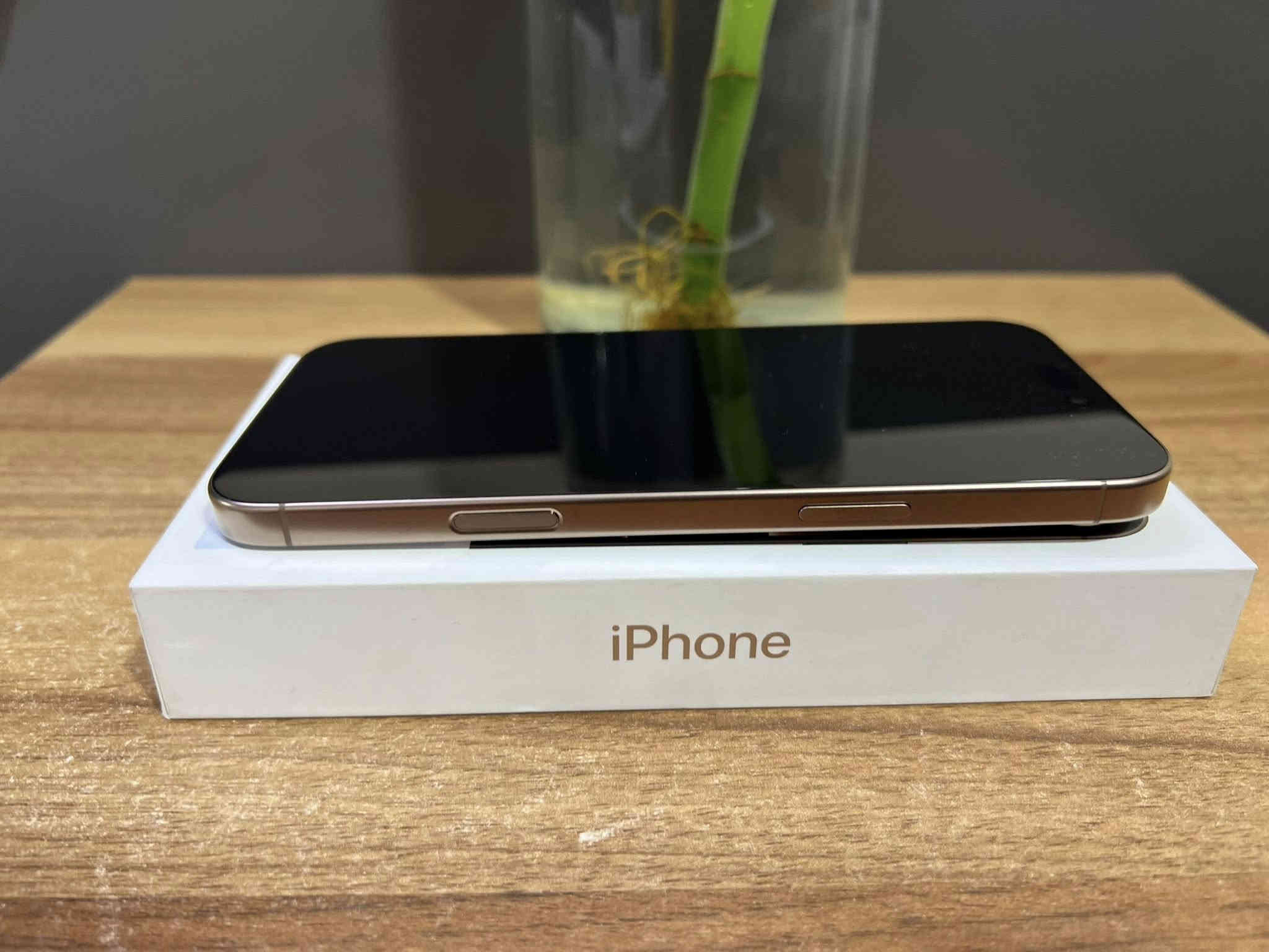 مـرحبا جميعاً 
⸻

📱 للبيع: iPhone 16 Pro Max - إصدار الشرق الأوسط (خط واحد)

🔹 المواصفات:
 • الموديل: iPhone 16 Pro Max
•الضمان المحدود تاريخ انتهاء الصلاحية 7 فبراير 2026
 • اللون: ذهبي / Gold
 • سعة تخزين (256GB)
• عدد الدورات (271)
• تاريخ التصنيع (تشرين الأول 2024)
• أول استخدام (شباط 2025)
• حالة البطارية 98%
 • الضمان: ضمان Arab Business Machine (ABM) – الموزّع المعتمد من Apple في الشرق الأوسط.
• الحالة /  مستخدم نضيف جداً).
• الملحقات: الكيبل الأصلي والعلبة الأصلية 

⸻⸻
•السعر 1400 مجال بسيط مكاني اربيل هولير 
⸻⸻
للاستفسار خاص او الاتصال ***********
