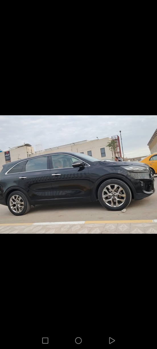 سلام عليكم سورنتو البيع  موديل 2020 وارد أمريكي  ضربته بنيد وجاملق مكينه 6 لا تبخير ولا تنقيص  سبعة راكب رقم نكليزي  بسمي ذي قار *********** رقمي
