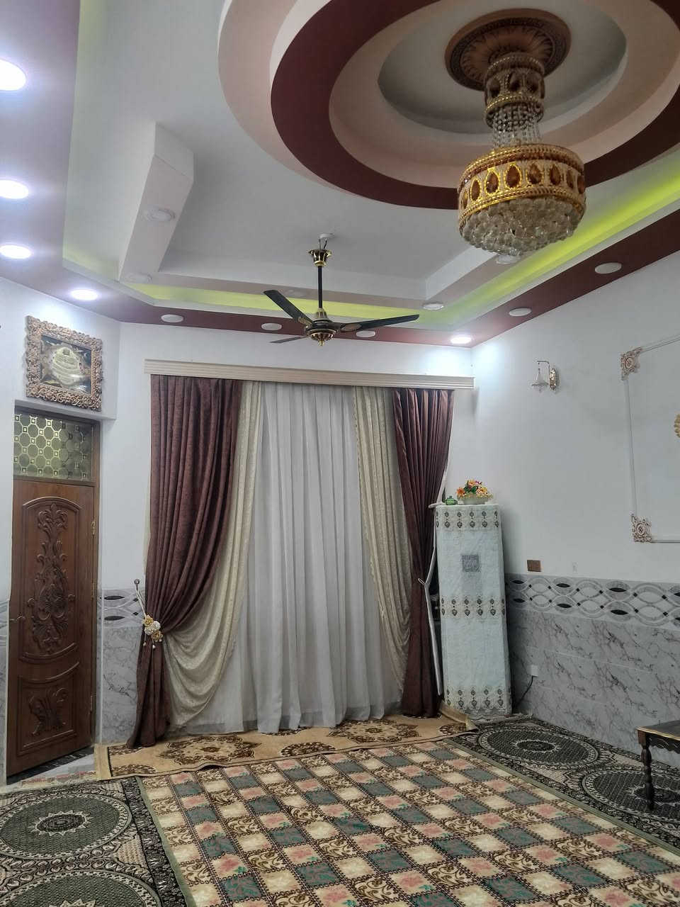 بيت طابقين للبيع مساحته متين متر أرضيته مرمر على شارع رئيسي شارع ‏‪***********‬‏ النهضة الثالثة قرب جامع شاكر  هندس سعره على خاص أو اتصال رقم ***********

