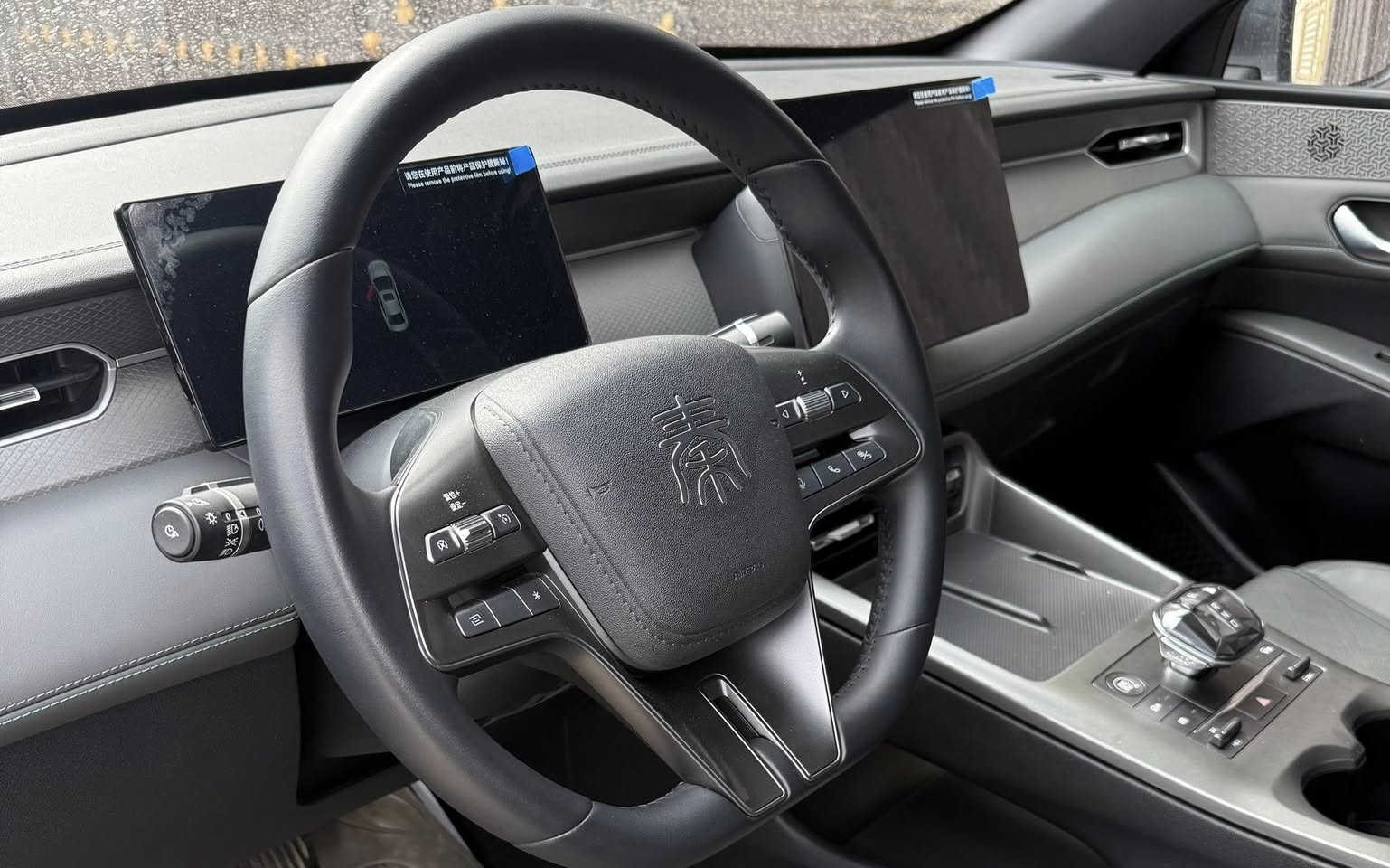 السلام عليكم  
للبيع بي واي دي جن بلاص ماشيه 11الف 
داخل زيتوني كفاله عامه السياره على وظع الشركة غراضه كله كامله السعر 17مليون و 800العنون بغدا شارع فلسطين للاستفسار ***********
