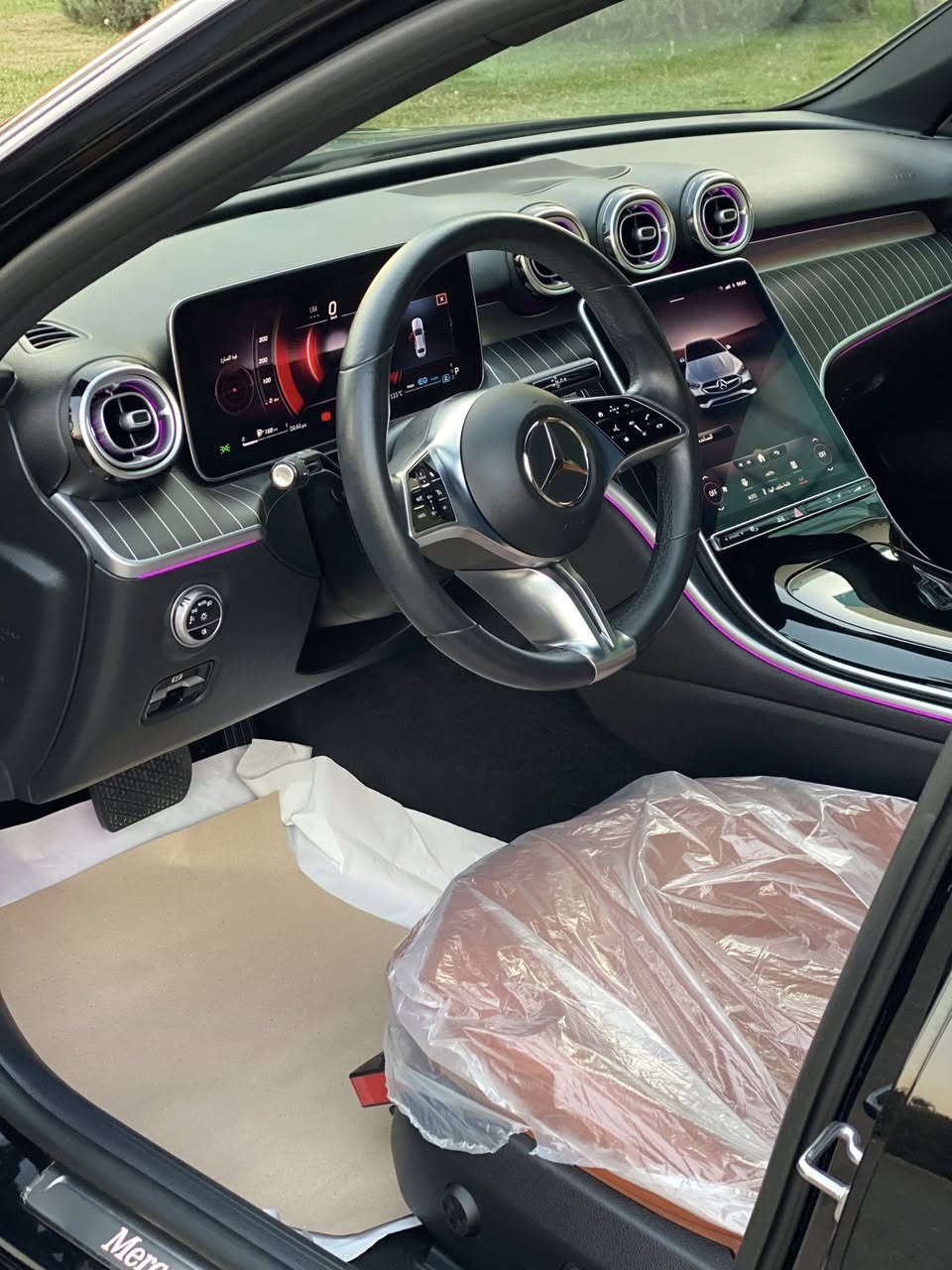 Mercedes-Benz C200 BCM 
سنة الصنع: 2022
المسافة المقطوعة: 20.000 كم
السعر: ٣٤٨ ومجال
موبايل /***********_ واتساب
                 ***********

#ملاحظات:السيارة خليجية وكالة BCM اربيل، مكفولة كفالة عامة من الدعامية للدعامية . ماعدا الدهن والفلاتر ممتبدل بيها اي شي كلها على وضع الشركة.. تخم اطارات جديد متبدل من ماركة مشلن .

📍السيارة رقمها اربيل وموجودة باربيل .. هزة وفحص وسنوية كلها جديدة

***المواصفات ****

مقاعد جلد لون مشمشي 
داخلية بيانو 
- ردارات ٣٦٠ درجة  
-مقاعد تحكم كهربائي
- نظام التحذير من الاصطدام 
- نظام دعم الأوامر الصوتية 
- نظام اطفاء السيارة في الاشارات 
 المصابيح الأمامية: LED وإضاءة نهارية.
- حساسات اصطفاف ( امامي + خلفي ) 
- شفتات على الاستيرن  ( شفتر ) 
- نظام ملاحة ( NAV + MAP ) 
- نظام Apple car play 
Android Auto
- شاشة وسطية لمس بحجم 11.9 إنش
- شاشة العدادات: رقمية بحجم 12.3 إنش قابلة للتخصيص.
- اضاءة داخلية محيطية بـ64 لونًا.
- مثبت سرعة متكيف: مع خاصية التوقف والانطلاق
- نظام الكبح التلقائي في حالات الطوارئ
