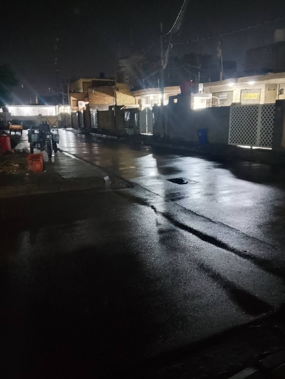 الدار للبيع ميتين ٢٠٠ متر  مصفر
المكان السفحه الولى شارع ٣٠ مقابيل جسر المشيات الزرق اول فرع عل يمنه بيت ركن على مربع 
***********
