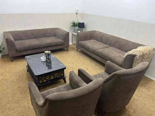 قنفات شغل تركي درجة اولى من شركة البرونز  نظافة 98‎%‎ للعلم تم شراءه 875 الف ومعروض للبيع 490 الف للتواصل ***********
