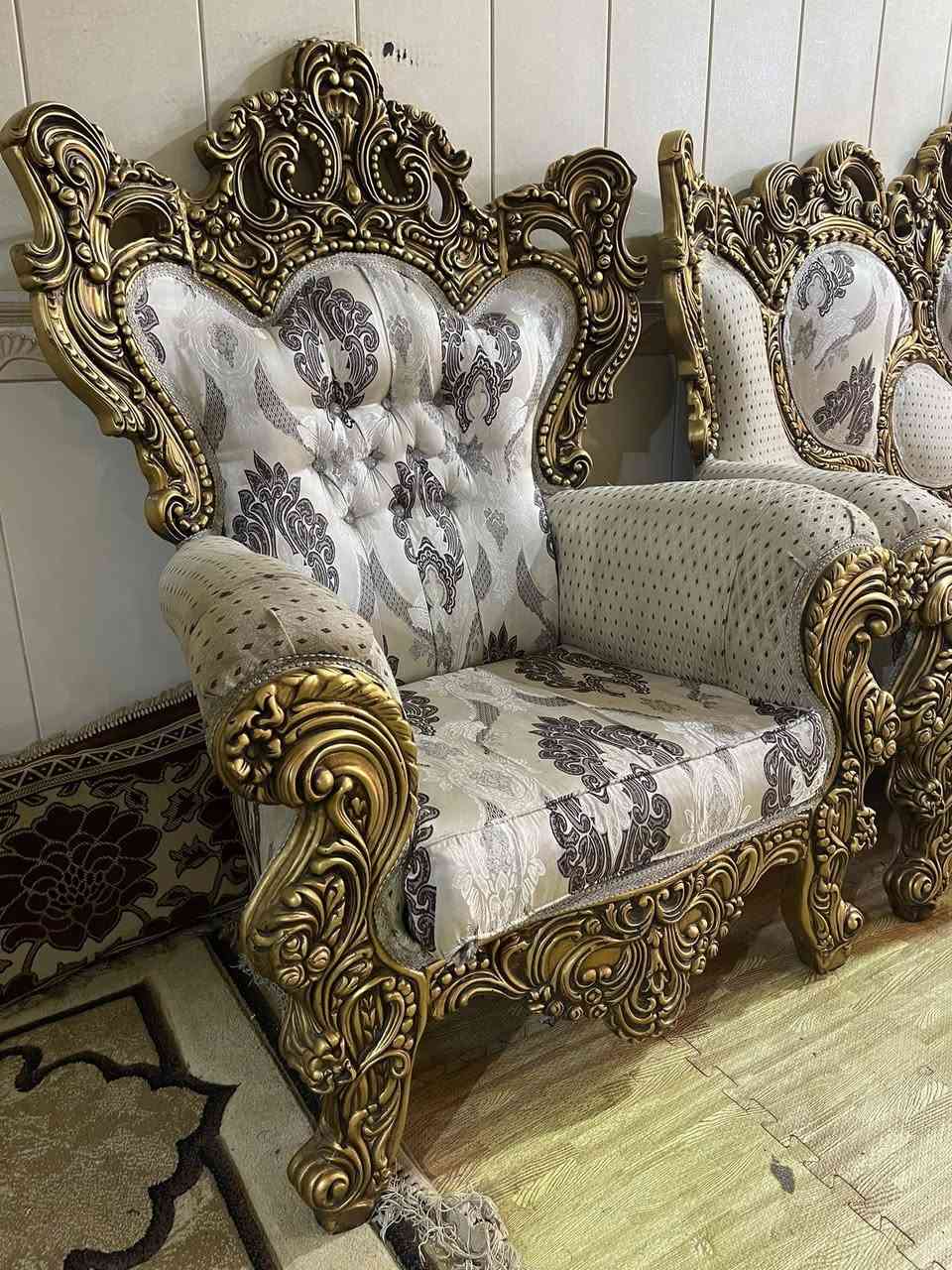 سلام عليكم  تخم رئاسي تركي مع الطبلات مكان بغداد السيدية حي التراث *********** اكتب السعر وردلك بالتعليقات وتدلل ٤ كراسي ام النفر وقنفات اثنين
