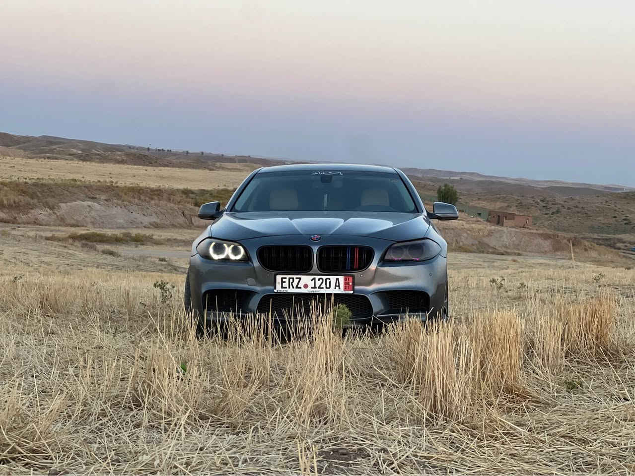 بی ئێم BMW . F10 اورپي فول فوله
مــــــۆدیل /2013، بەنزین 
مەکینە / V4 . توين پاور توربو
گێڕ و مەکینە کارەباییات بەشەرت 
ڕەقەم اورپي منافيس به شرط 
مواسفات / داخل زه رد .سلایت گەورە ، برێک بەسمەو ئۆتۆ ، بیلادی پەردە ئۆتۆ 
115$مجال
 خاواني سياره*********** اكر, نينوى
