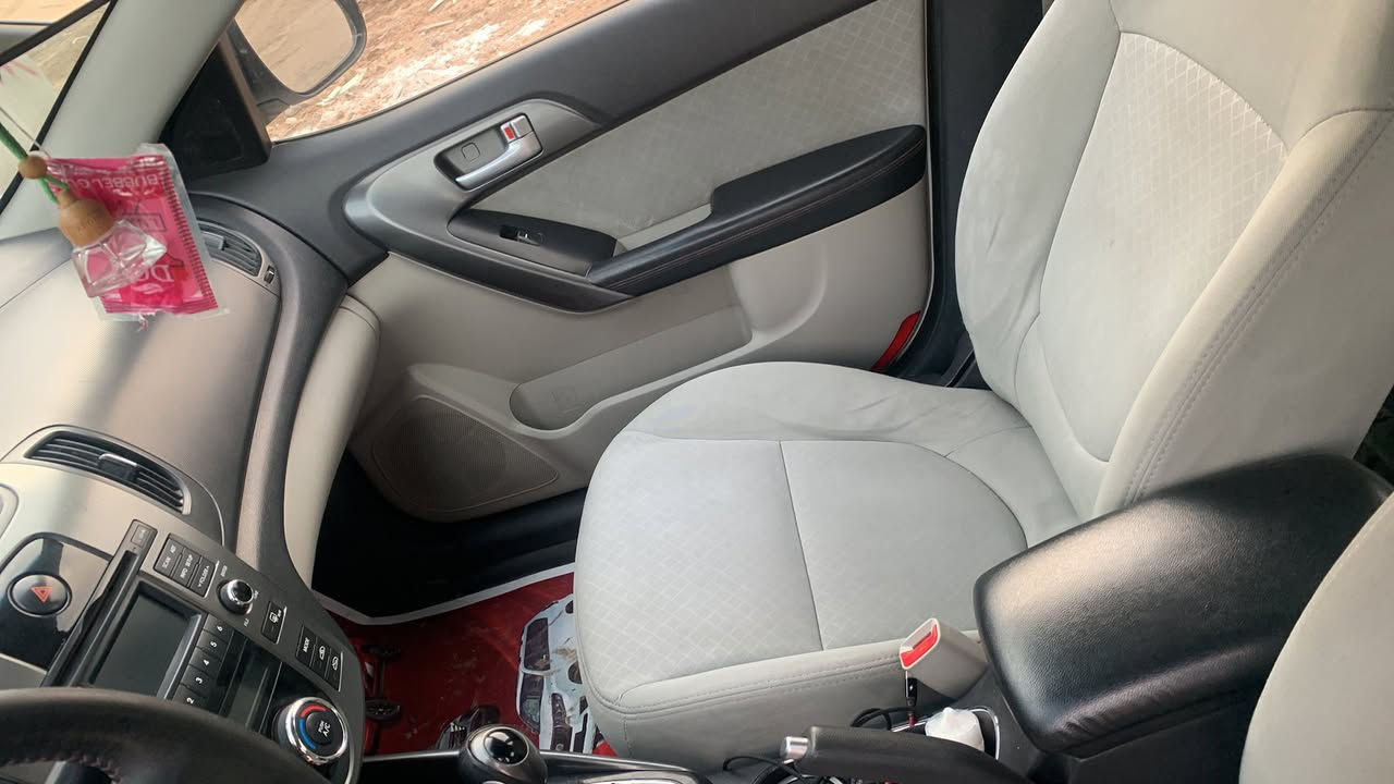 السلام عليكم سيراتو 2011 خليجي رقم بغداد فول مواصفات عدا البصمه ماشيه 170 الف بيه صبغ جاملغ امامي وربع باب سايق الباقي مكفوله سعرها 113 بيه مجال بسيط ***********
