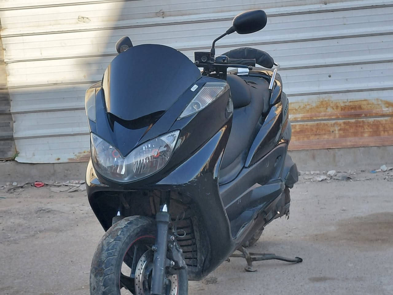 سلام عليكم دراجه نضيفه حيل هيه شغاله بس عطلت بس عندي دوام ماكعدله اريد ابيعه مابيه أوراق أريده 600 وبيه مجال *********** شراي يتصل
